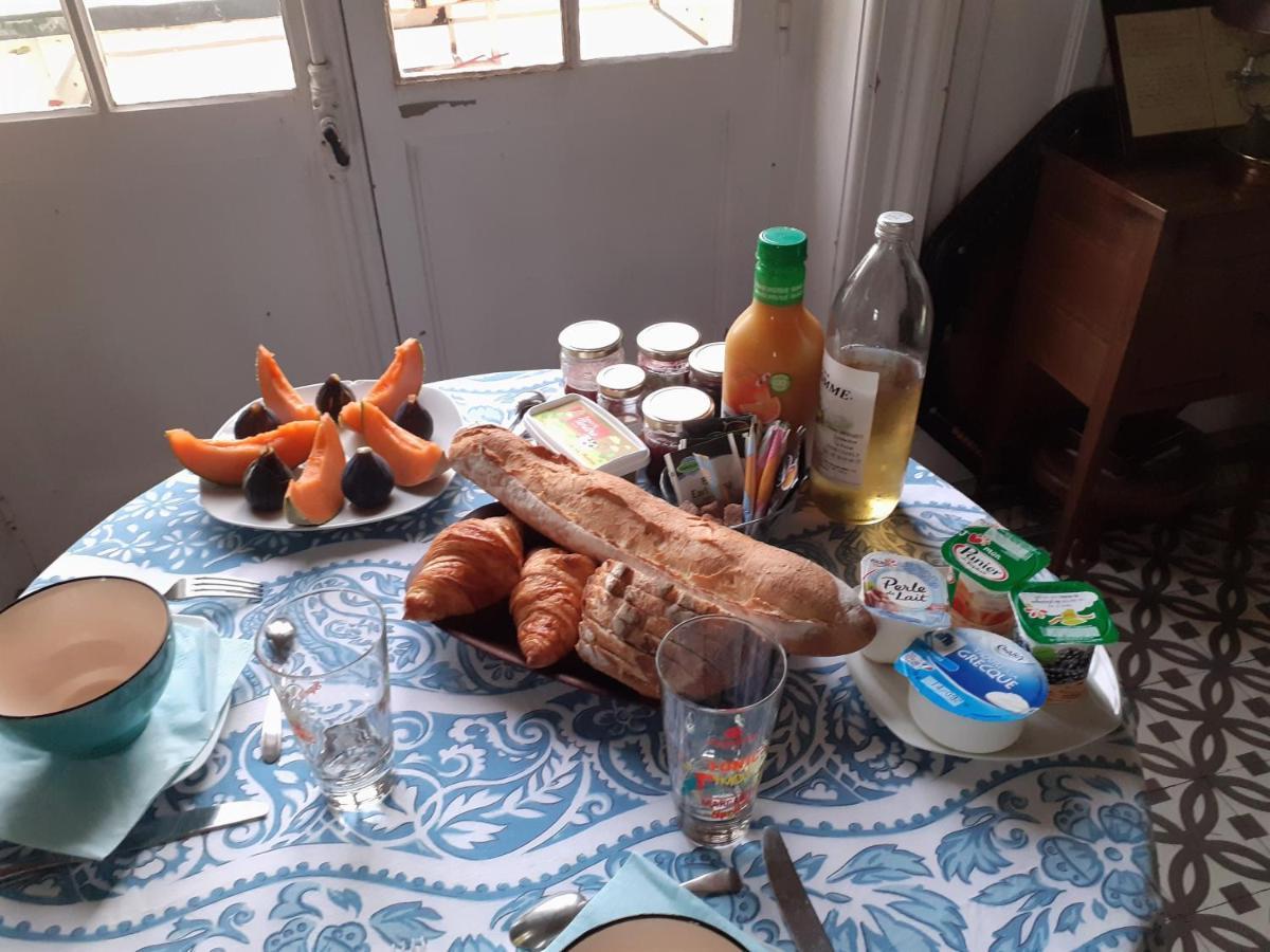 La Fee Des Eaux Bed & Breakfast Vernaison Bagian luar foto
