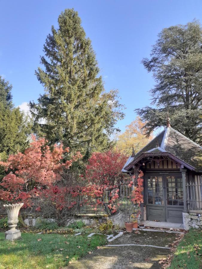 La Fee Des Eaux Bed & Breakfast Vernaison Bagian luar foto